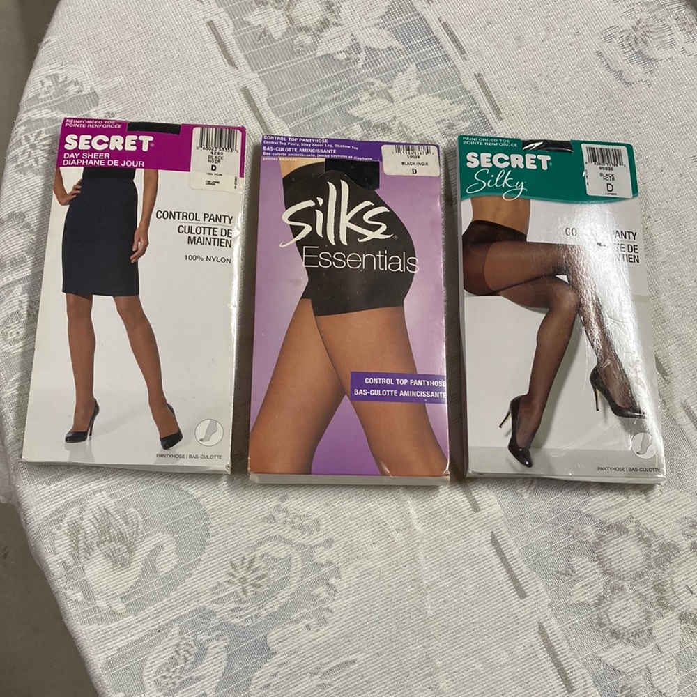 NWOT Secret & Silks Control Top Pantyhose Sheer Hosiery Black 3 Pairs Size D